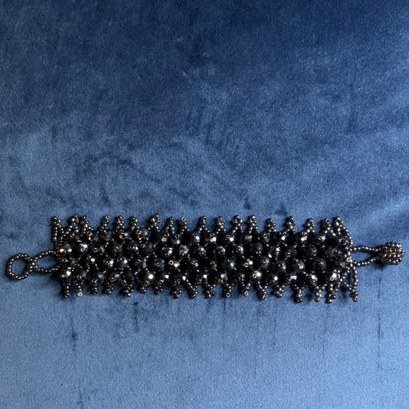 Shiny dark gray/metallic look beads bracelet. - Picture 7 of 8